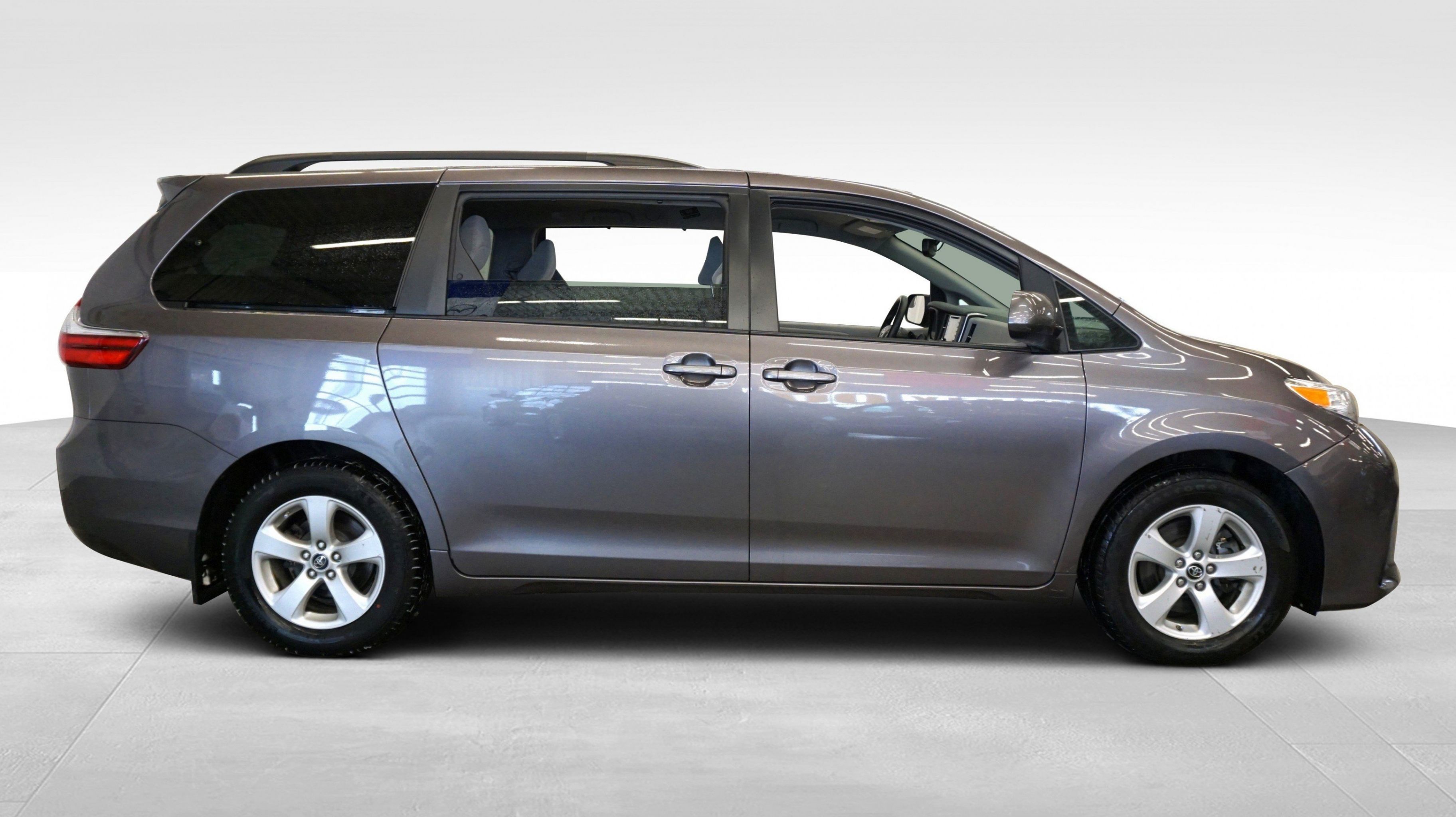 Toyota sienna 2019 размеры