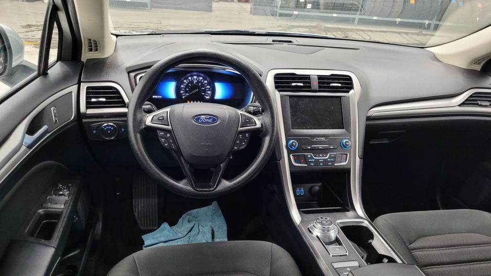 2019 Ford Fusion SE #16