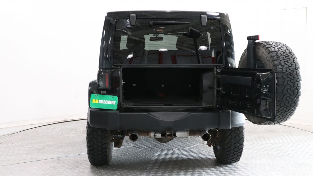 2014 Jeep Wrangler Unlimited Sahara #25