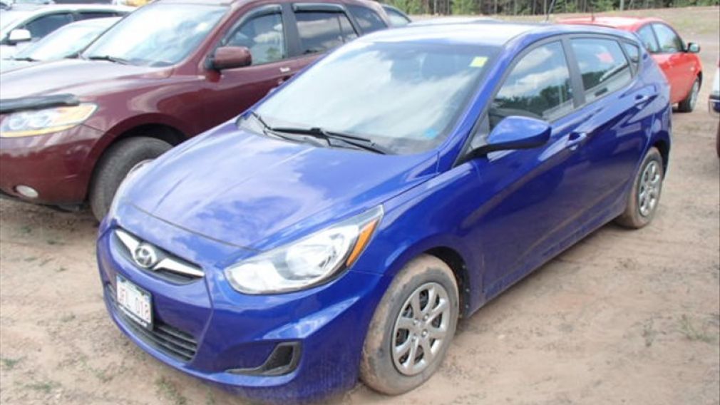 2013 Hyundai Accent GL #0