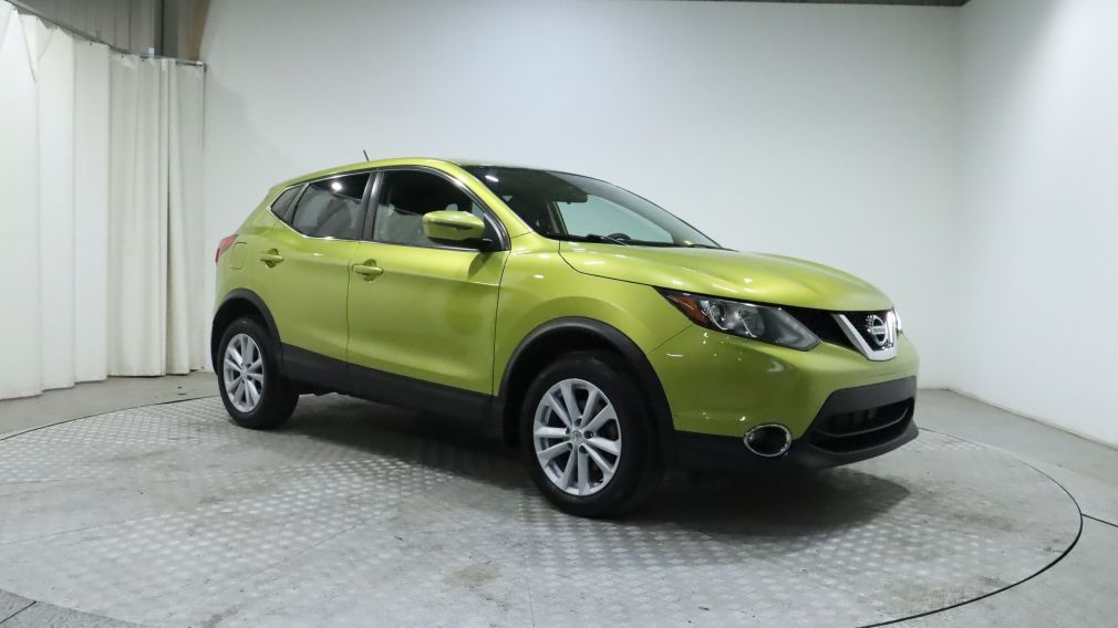 2017 Nissan Qashqai SV #0