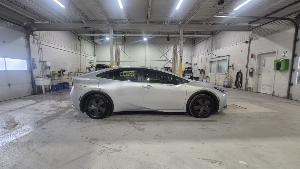 2024 Toyota Prius — photo 8
