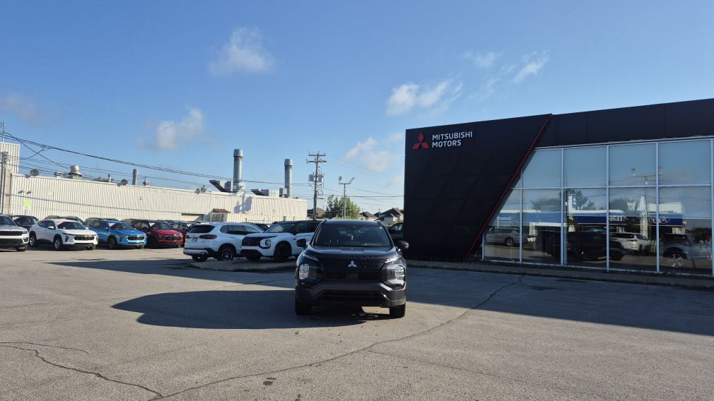2024 Mitsubishi Outlander — photo 2