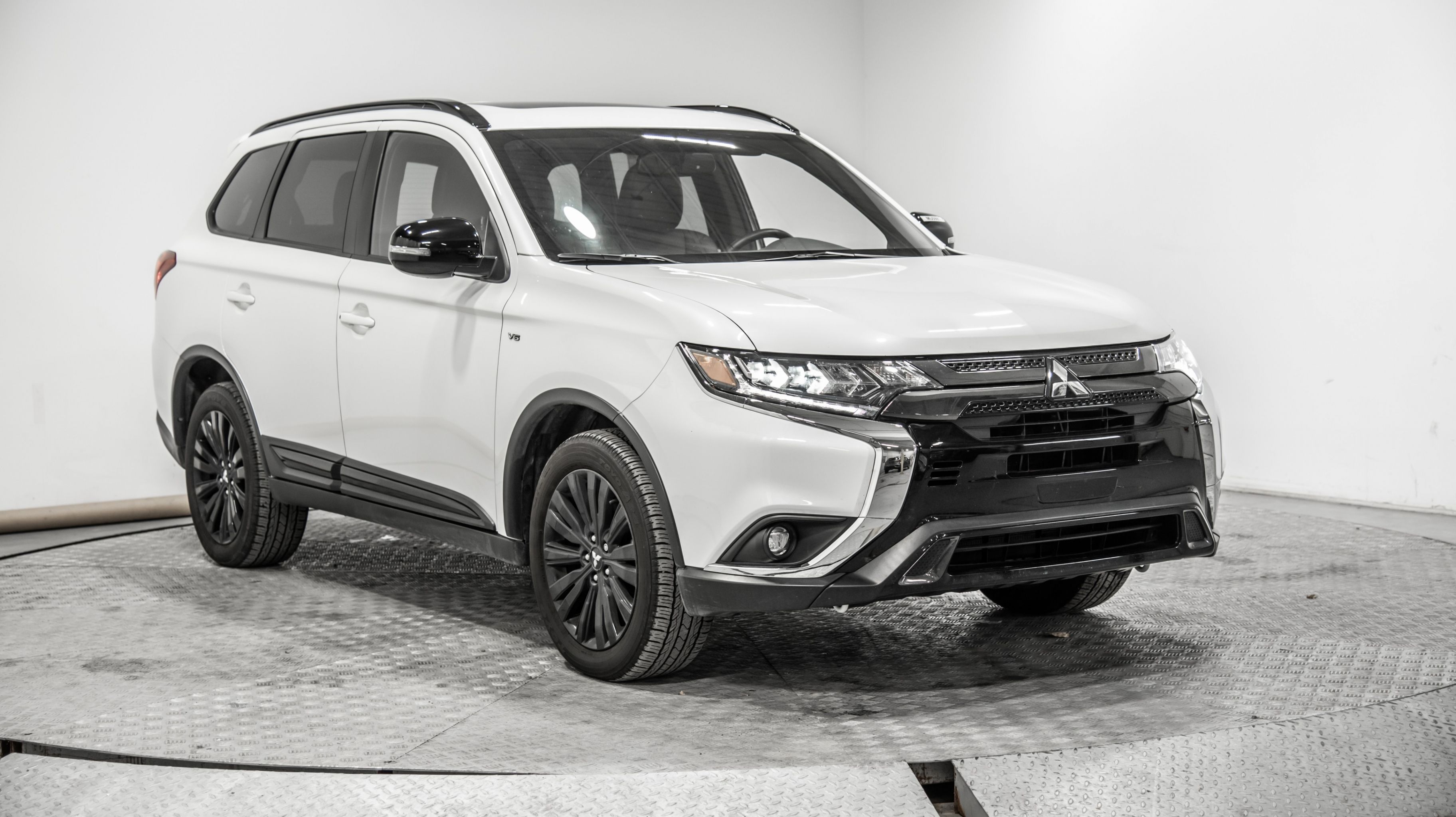 Mitsubishi outlander 2020 года