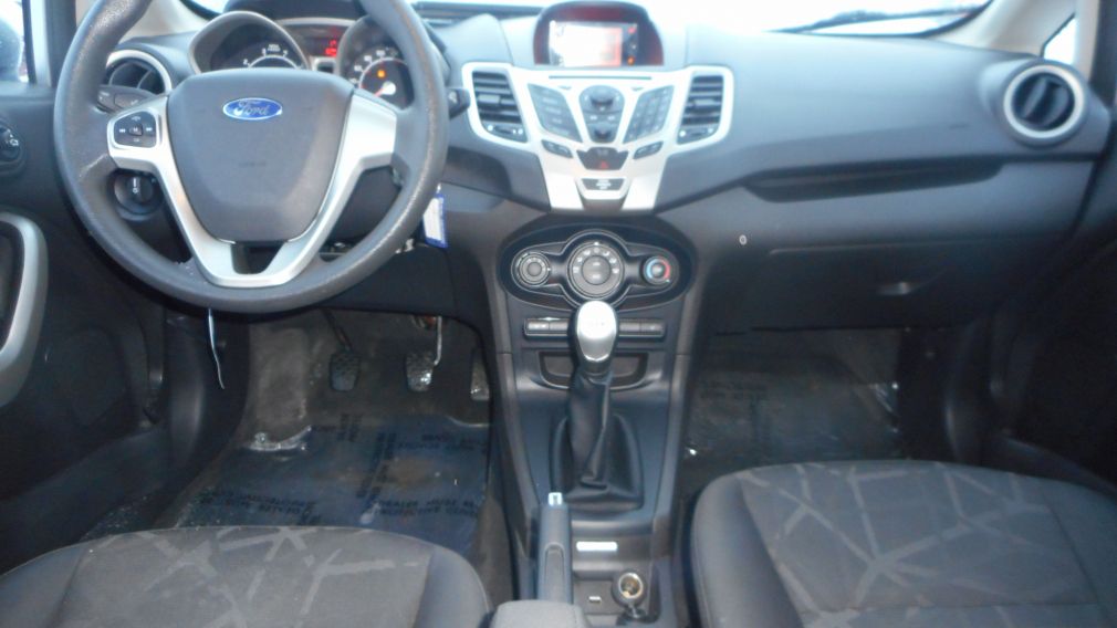 2012 Ford Fiesta SE #12