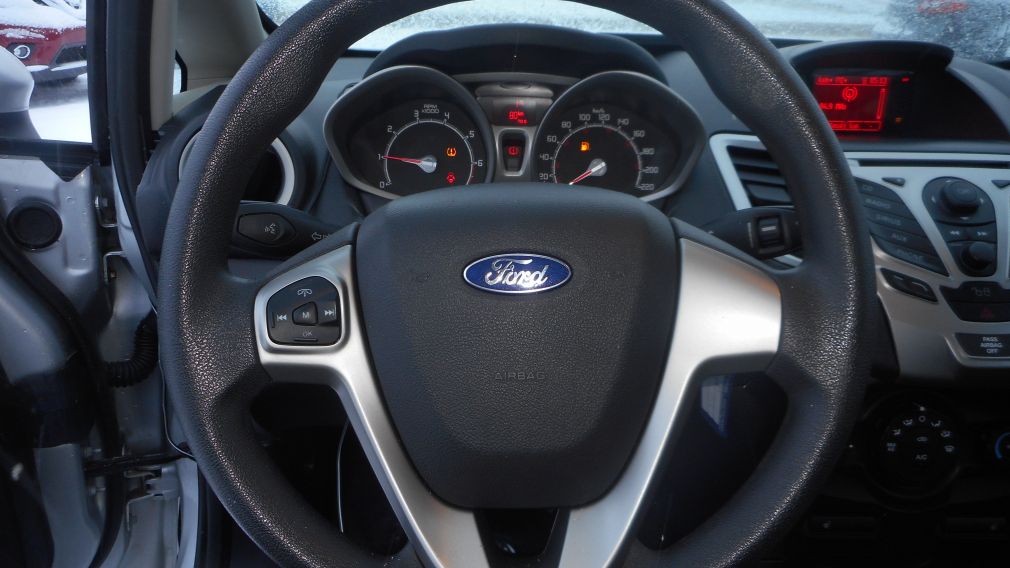 2012 Ford Fiesta SE #9