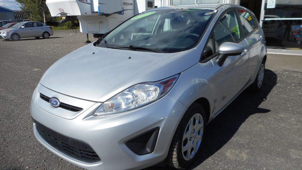 2012 Ford Fiesta SE #3