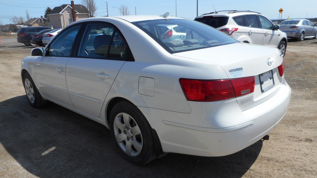 2010 Hyundai Sonata GL #4