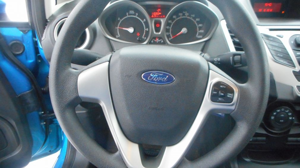 2013 Ford Fiesta SE #11