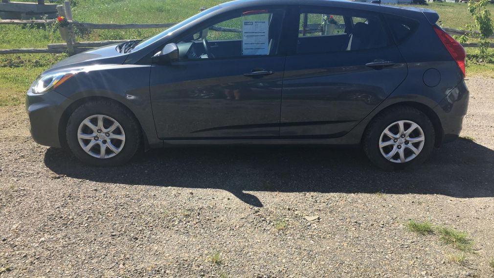 2012 Hyundai Accent L #16