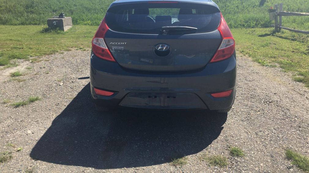 2012 Hyundai Accent L #17