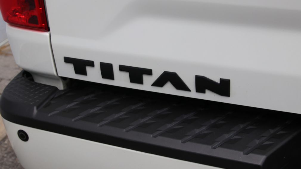 2018 Nissan Titan Nissan Titan SV Midnight Edition #24