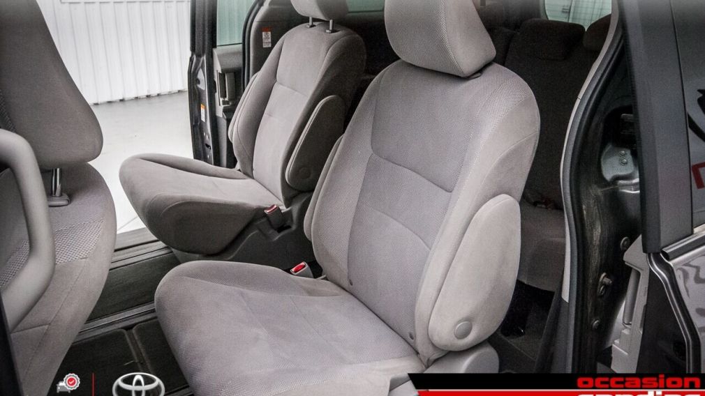 2018 Toyota Sienna 7-Passenger FWD #13