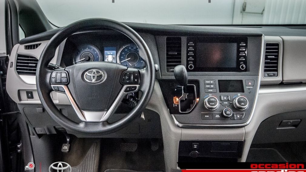 2018 Toyota Sienna 7-Passenger FWD #15