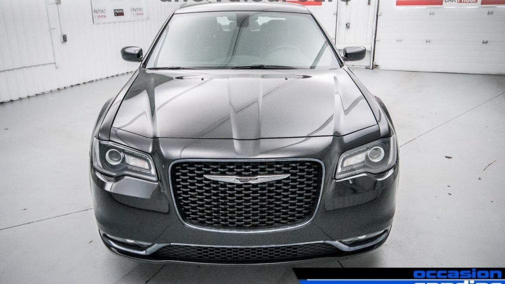 2019 Chrysler 300 300S #2