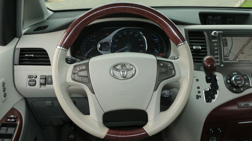 2011 Toyota Sienna Limited #16