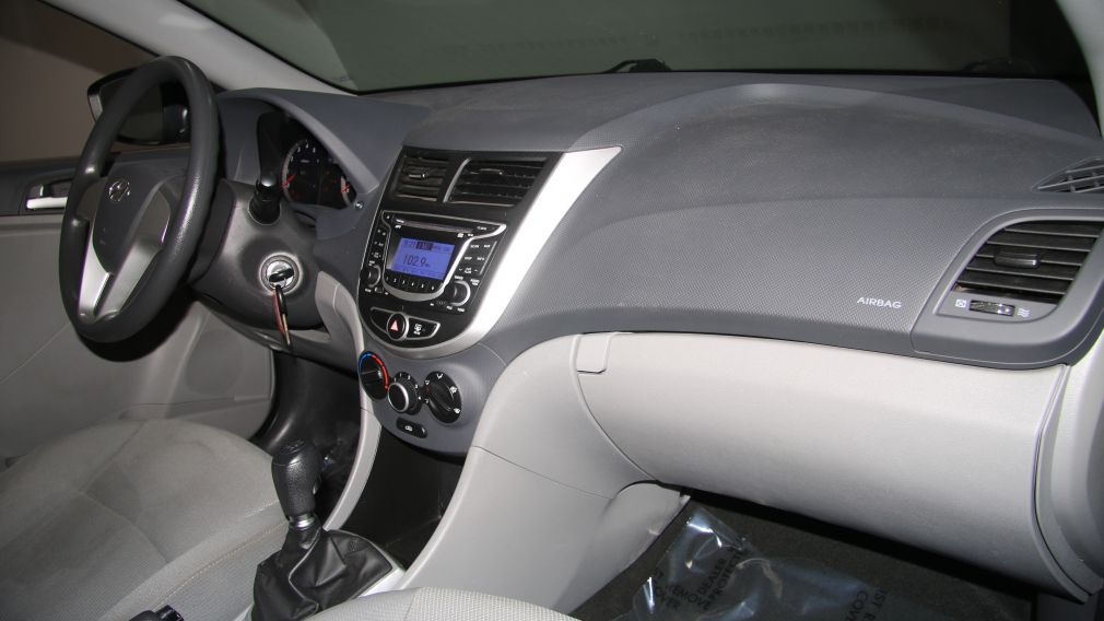 2013 Hyundai Accent L USB/MP3/CD Bas-Kilos Portes Elec Full Garanti #18