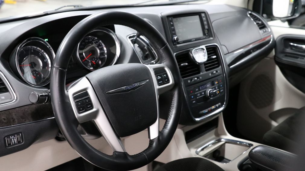 2015 Chrysler Town And Country Touring #11