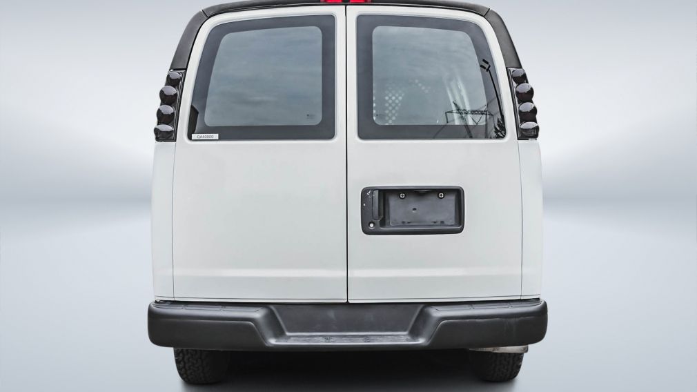 2017 GMC Savana — photo 6