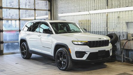 2023 Jeep Grand Cherokee Altitude 4x4 CUIR TOIT PANORAMIQUE                in Victoriaville                