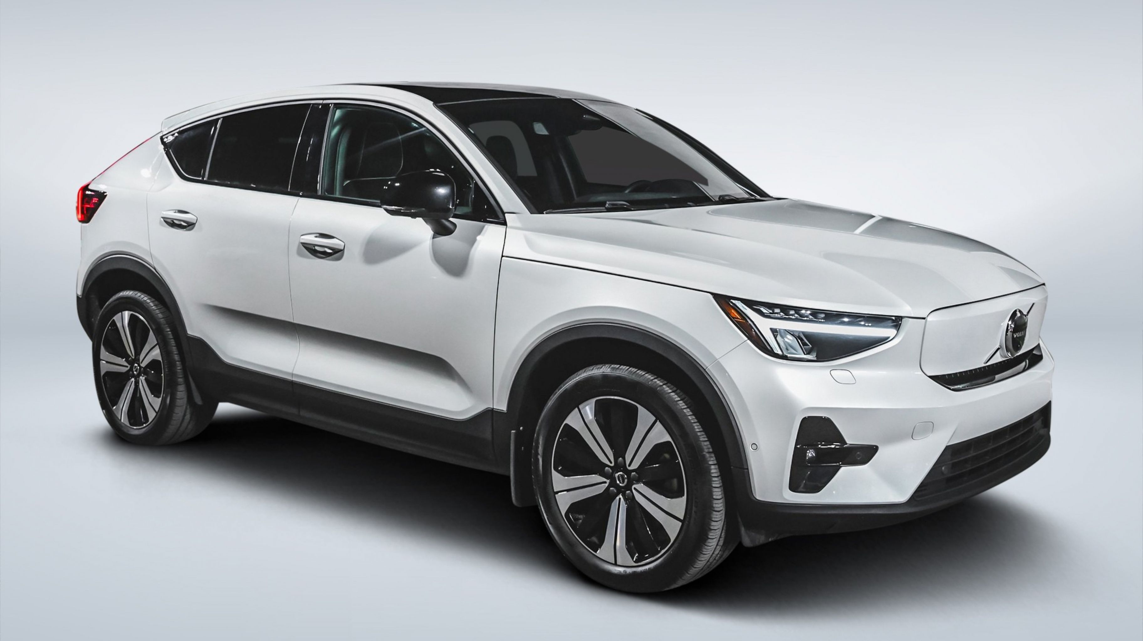 2023 Volvo C40 (Toit ouvrant) — Monbili