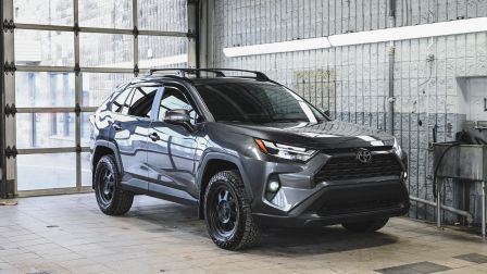 2023 Toyota Rav 4 XLE AWD MAGS CUIR TOIT OUVRANT BANCS CHAUFFANTS CA                à Saguenay                