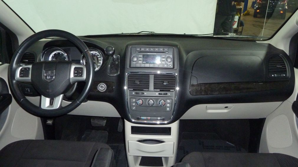 2012 Dodge GR Caravan SXT #16