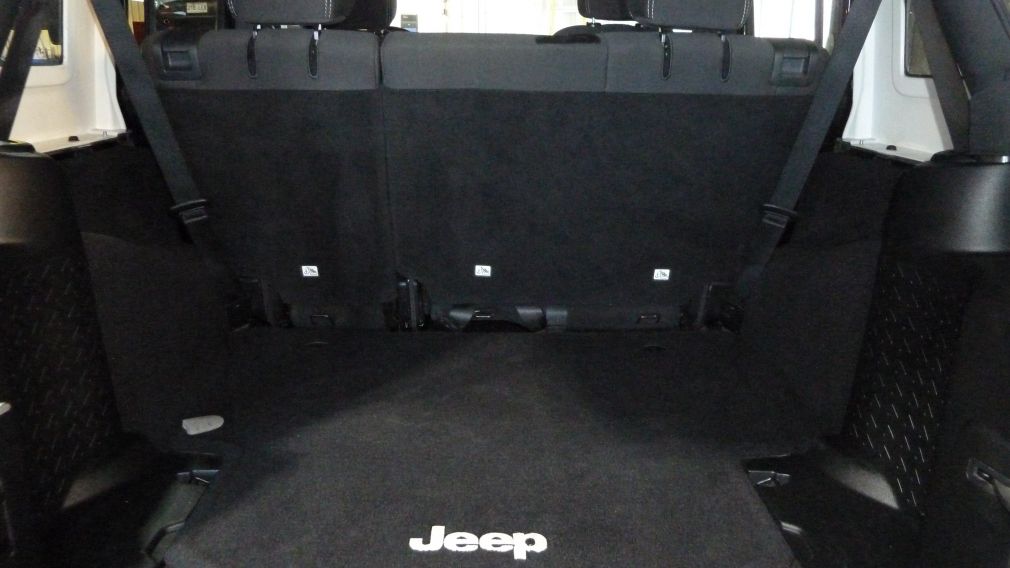 2017 Jeep Wrangler Unlimited SAHARA 4WD #19