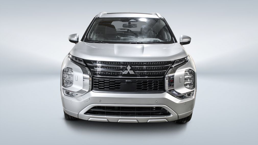 2023 Mitsubishi Outlander — photo 2