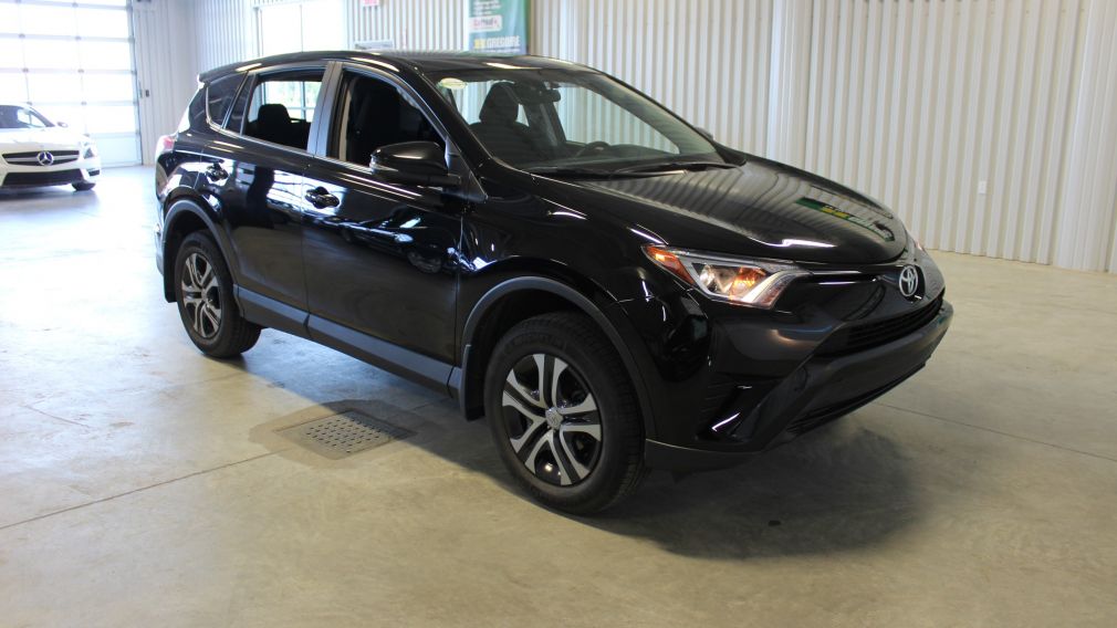 2016 Toyota Rav 4 XLE AWD (Mags-Caméra-Bluetooth) #0