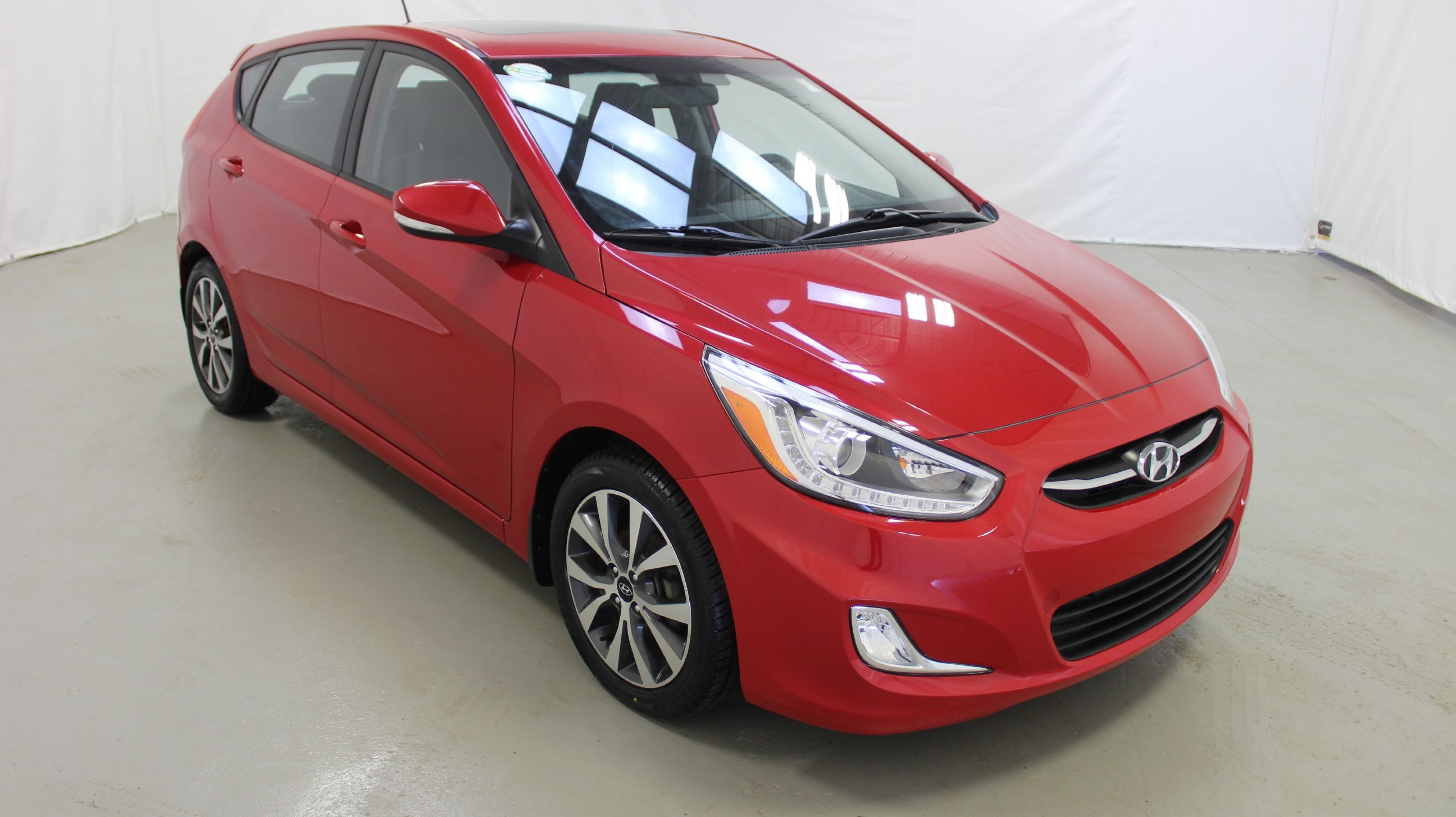 Hyundai Accent 2015 GLS Hatchback A/C Gr-Électrique Mags Toit-Ouvrant ...