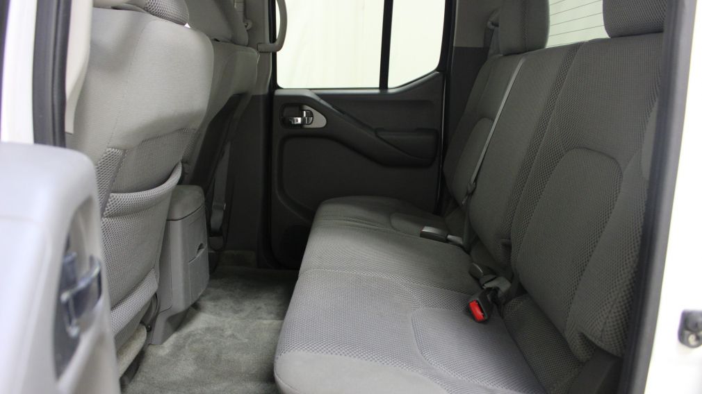 2012 Nissan Frontier SV Crew-Cab 4x4 #24