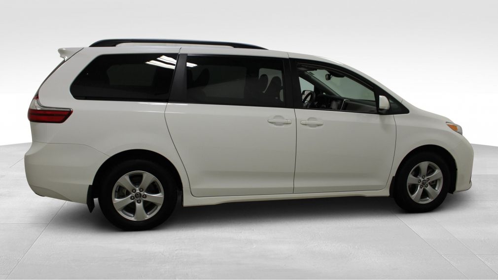 2019 Toyota Sienna LE #8