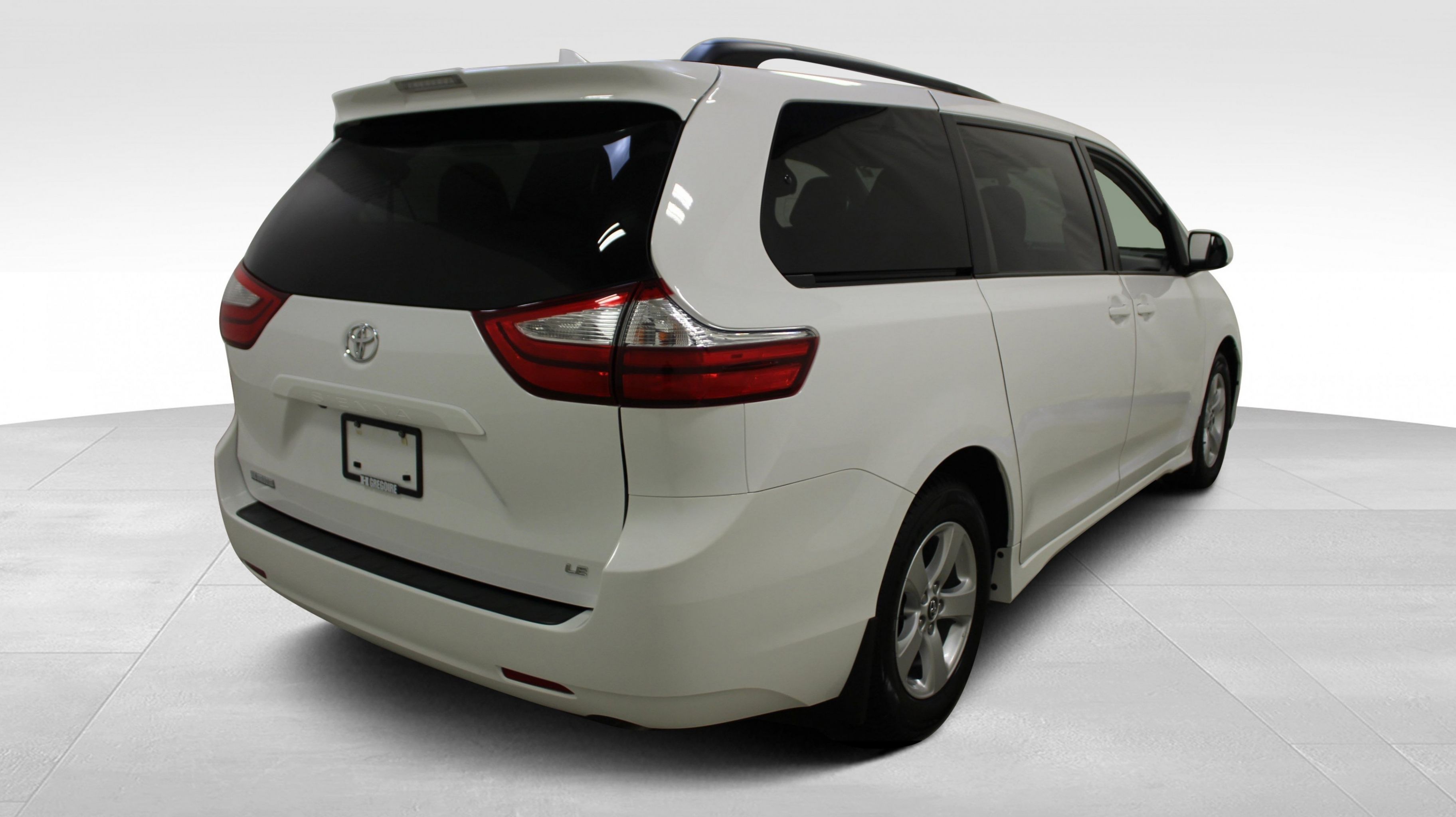 Toyota sienna 2019 размеры