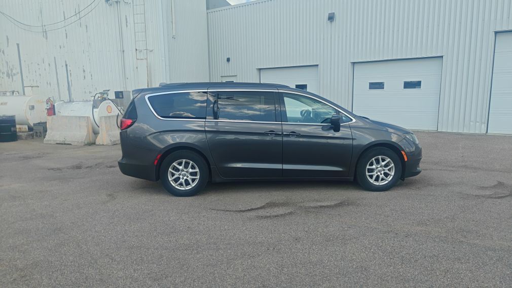 2019 Chrysler Pacifica — photo 8