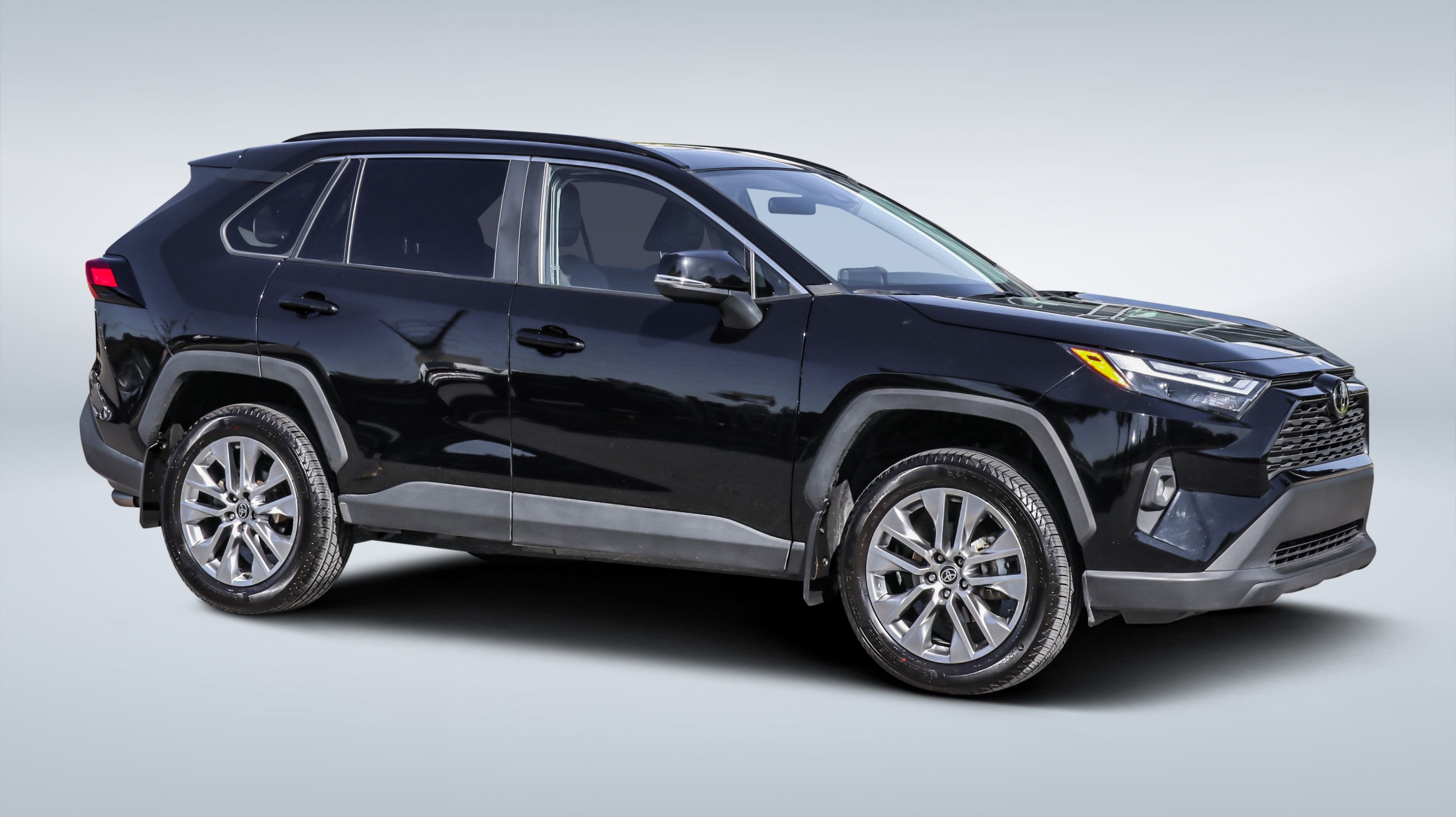 2025 Toyota Rav 4 (Toit ouvrant) — Monbili