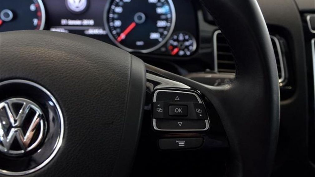2016 Volkswagen Touareg AWD Sportline Cuir GPS Panoramique Bluetooth MP3 #25