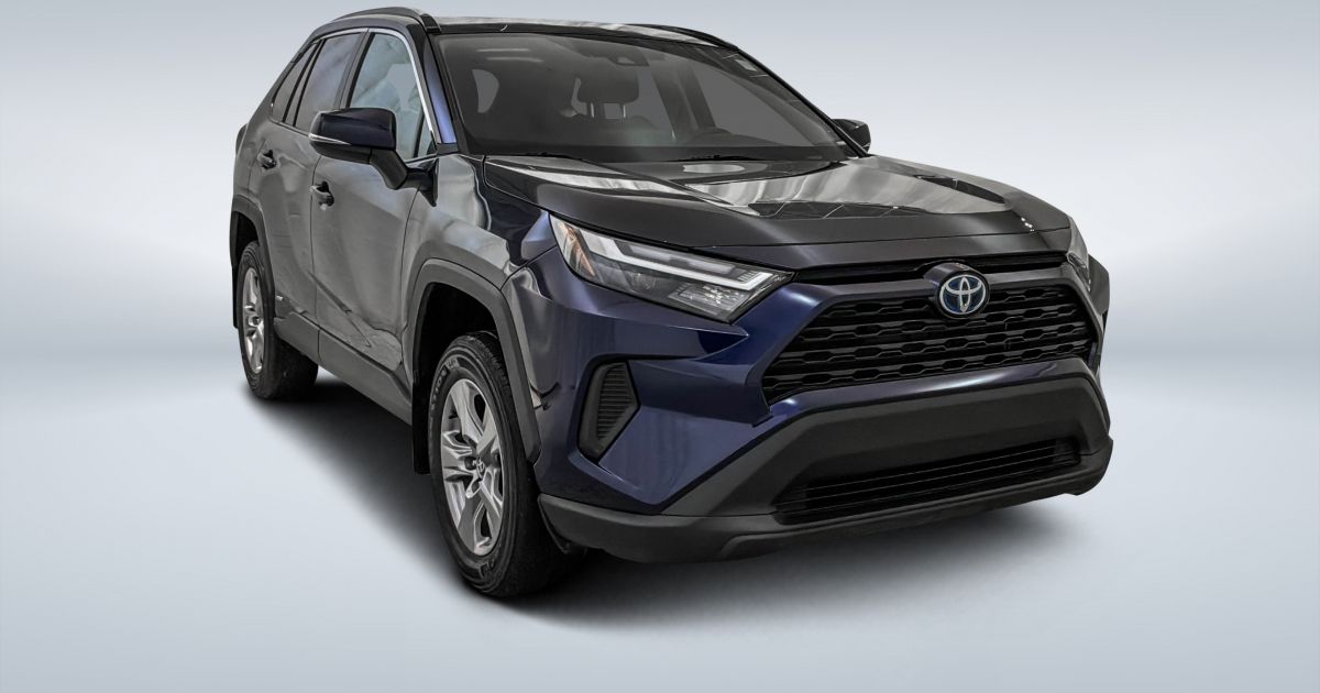 Toyota Rav 4 2023 Hybrid XLE AWD TOIT OUVRANT + MAGS + APPLE CARPLAY ...