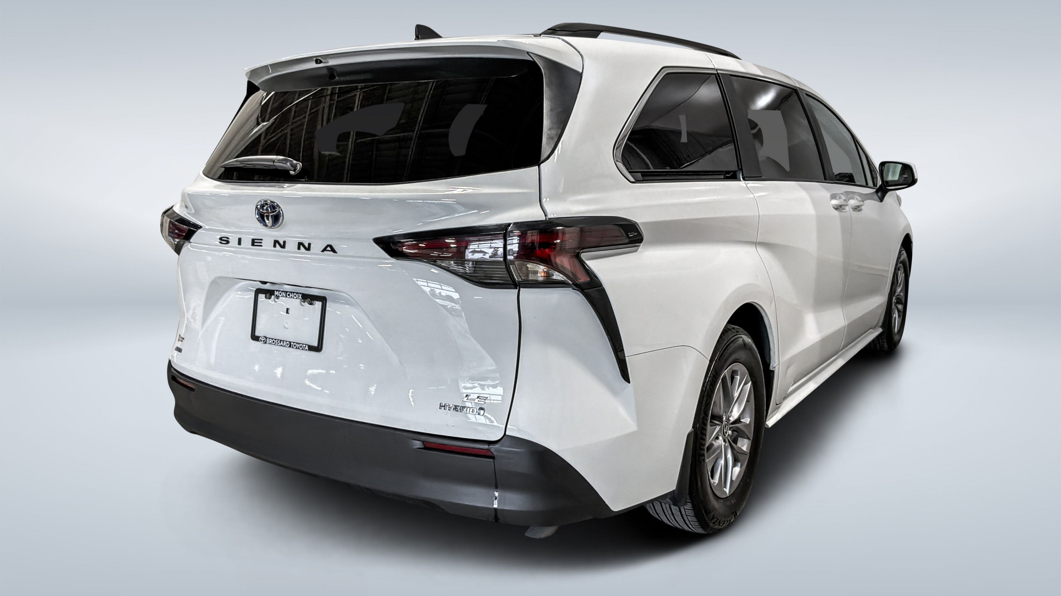 2024 Toyota Sienna — Monbili