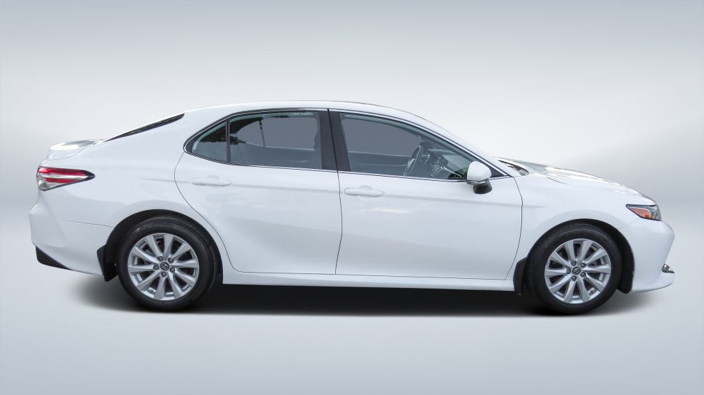 2019 Toyota Camry — photo 8