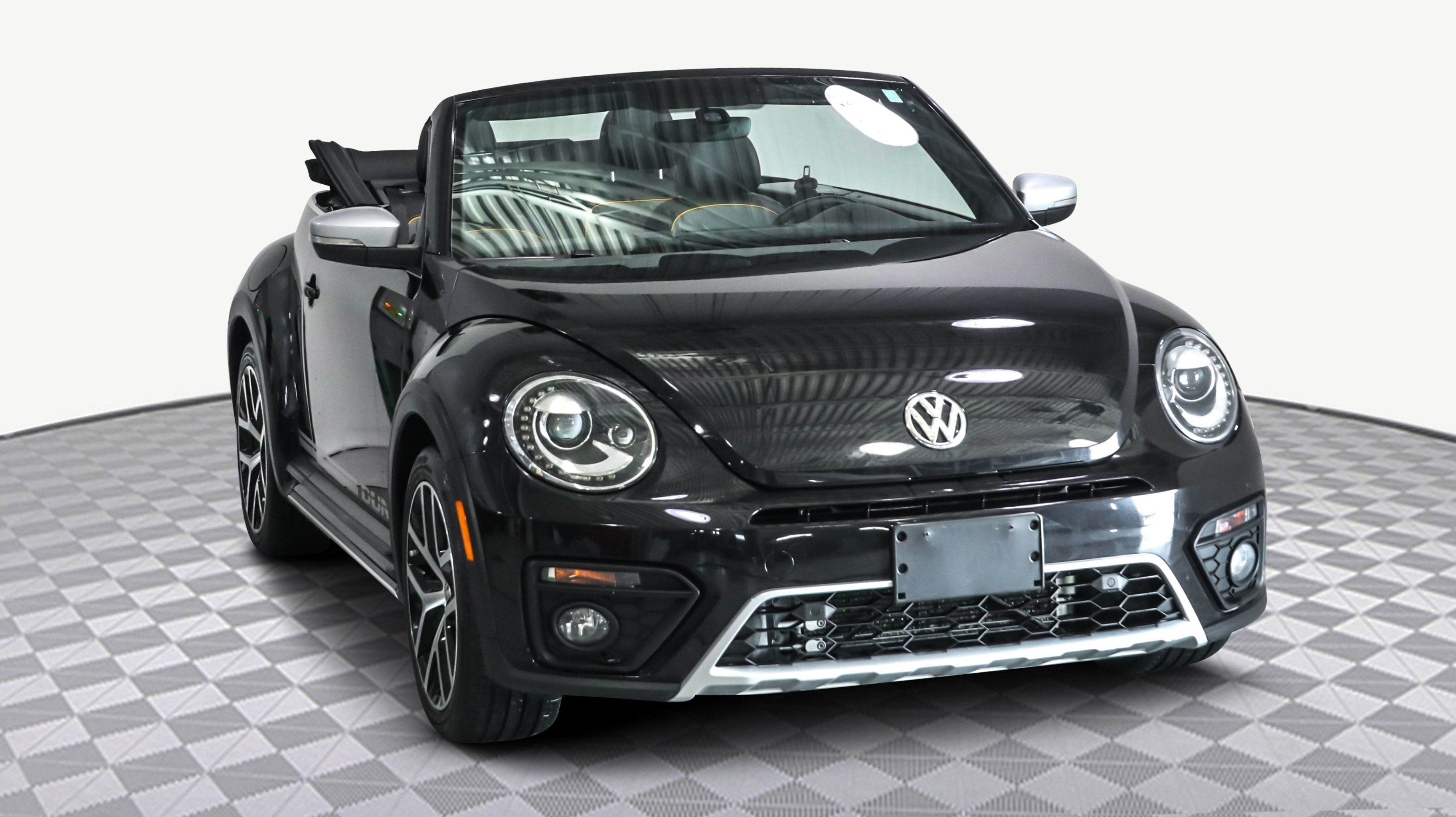 Used 2018 Volkswagen BEETLE Dune CONVERTIBLE for sale at HGregoire